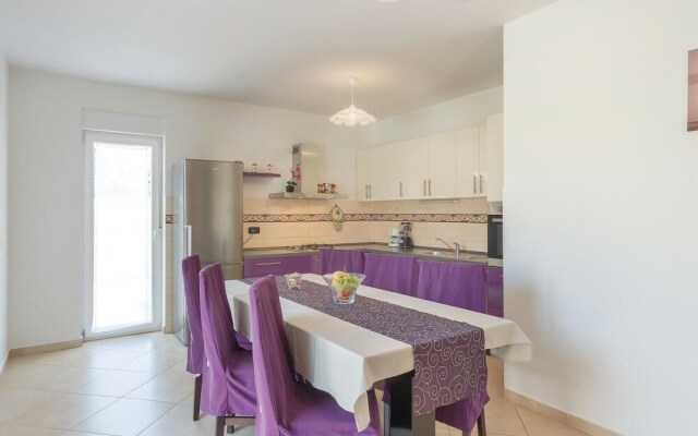 Beautiful Home in Fazana With Wifi and 5 Bedrooms