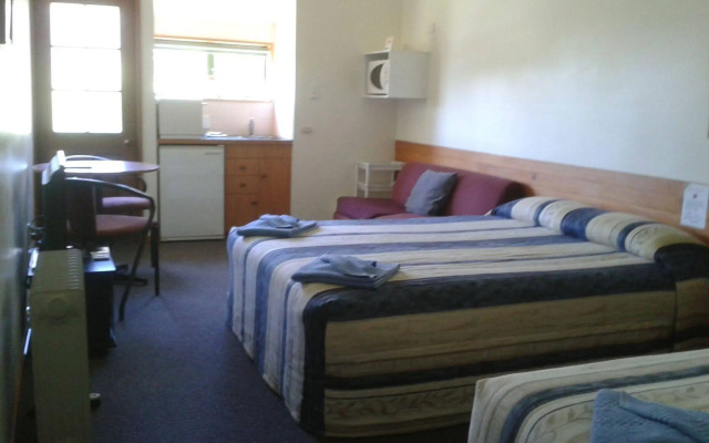 Four Peaks Motel
