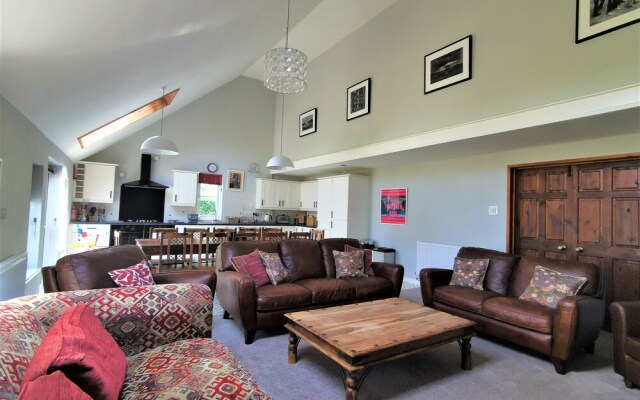 Coach House - 5 Bedroom - Llanfyrnach