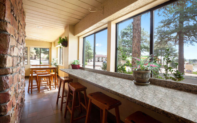 Days Inn & Suites East Flagstaff