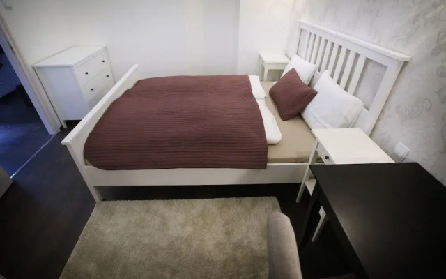 d.Five Chain Bridge Apartment