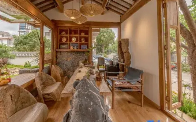 Morning Rain Villa · Sunlight on Golden Summit Designer Homestay (Shuhe Ancient Town, Lijiang)