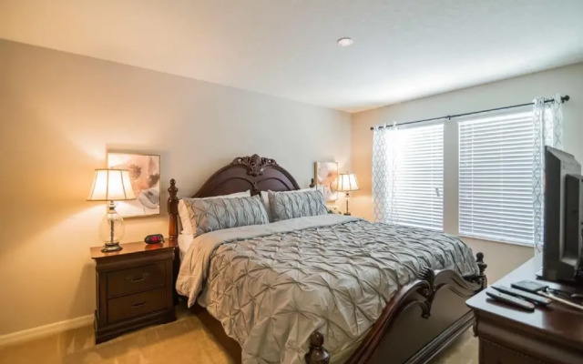 5135 Compass Bay