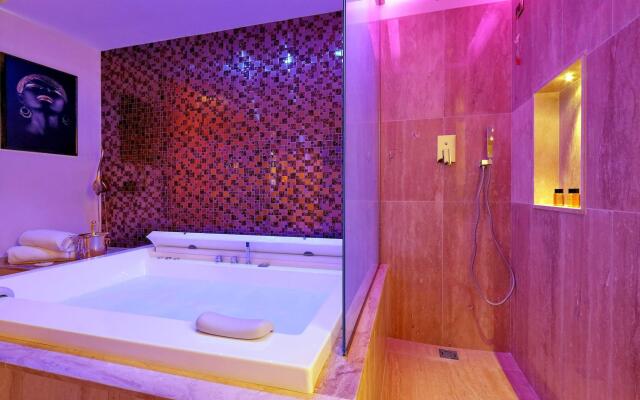 Spanish Diamond Luxury Suites & Jacuzzi
