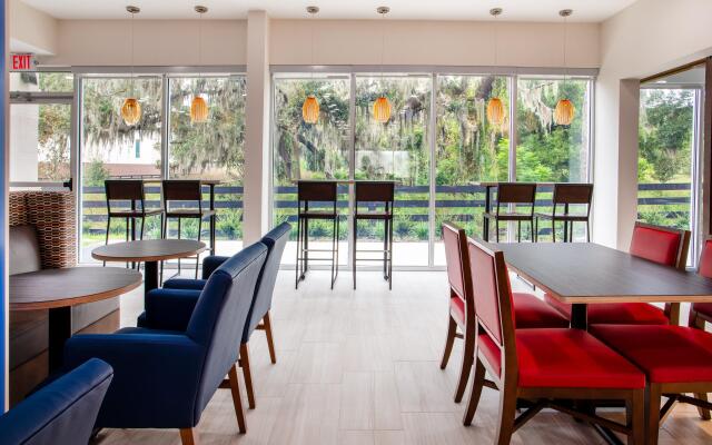 Holiday Inn Express And Suites Deland South by IHG