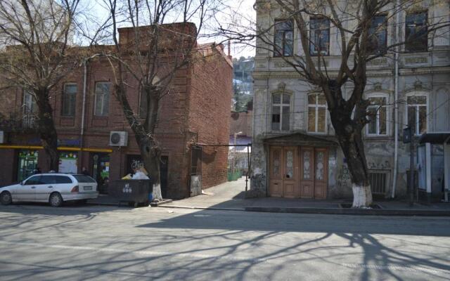 Old Tbilisi Partment Near Funicular