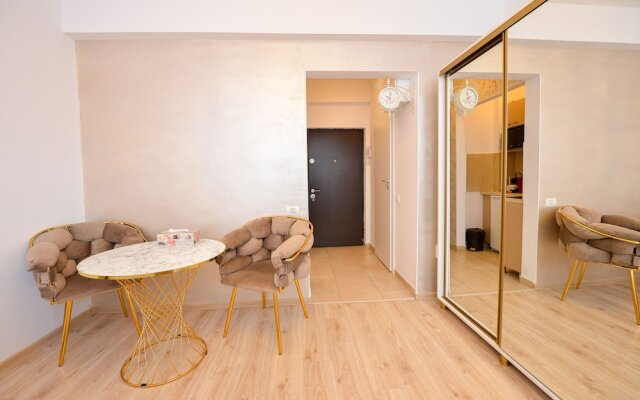 Tres Chic Studio - Victoria Avenue