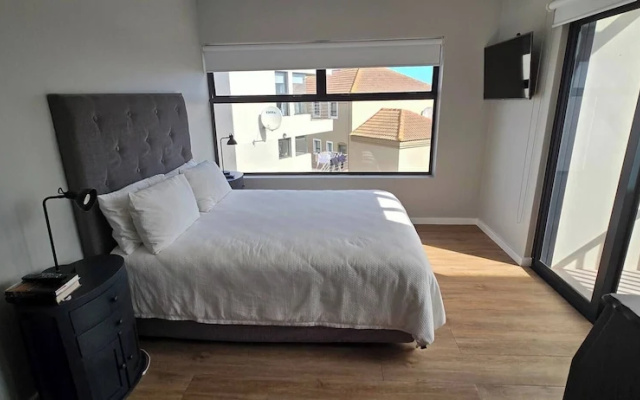 Seaside Retreat in Langebaan With Hot Tub and BBQ