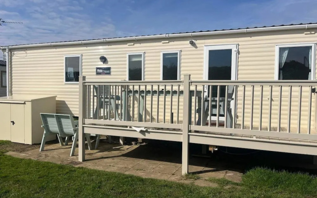 Caravan - Sleeps 8 - Pets Ok - Parking - Decking