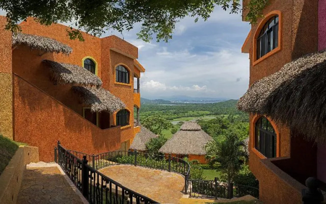 El Corazón Resort