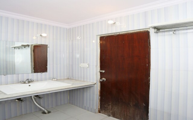 OYO 11858 Hotel Shiv Murti Grand