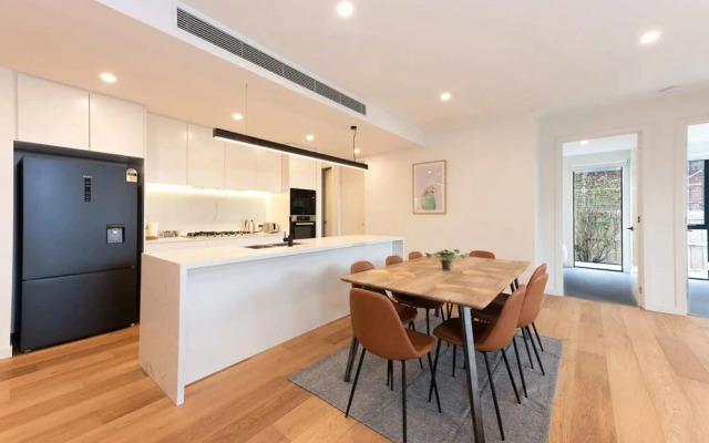 Stylish 3 Bedroom With Free Parking