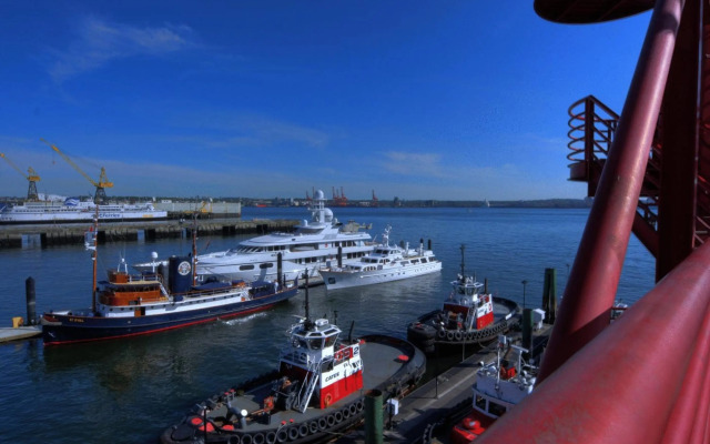 Lonsdale Quay Hotel