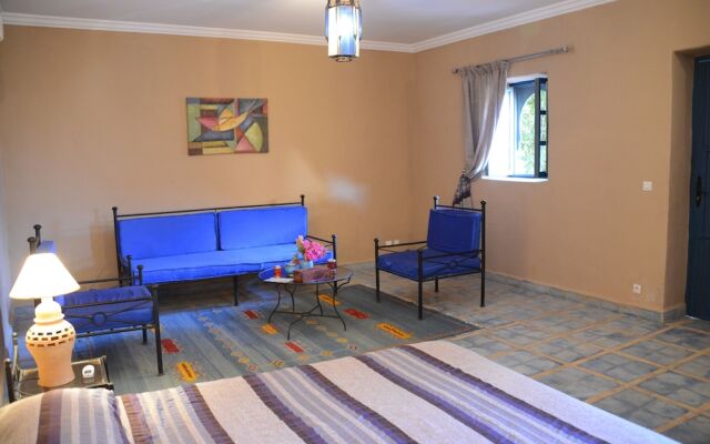 Riad Ain Khadra Khadra