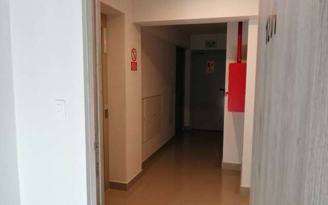 Acércate Aparts & Parking Breña