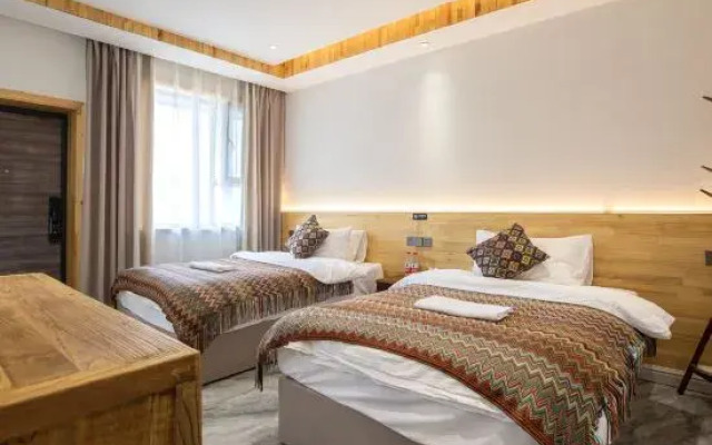 Hemu Jinshang Yunzhu Homestay
