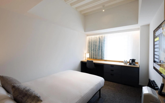 Cross Life Hakata Yanagibashi