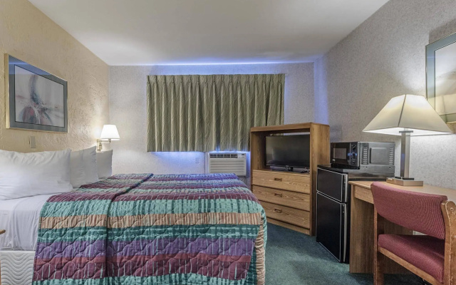 Days Inn by Wyndham La Crosse