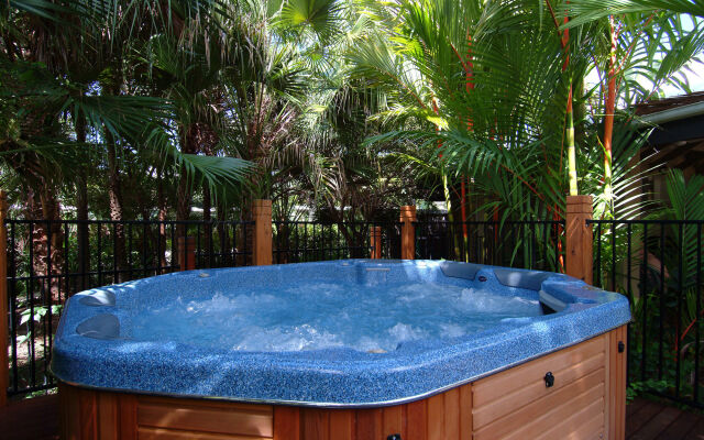 Trinity Beach Club Holiday Apartments