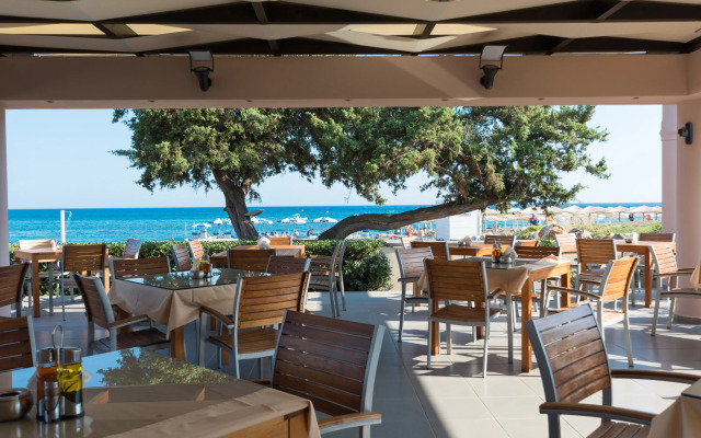 Amaryllis Front Beach Hotel