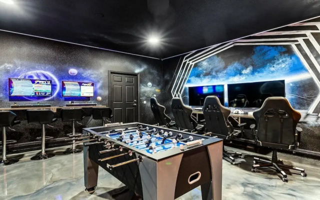 Family-friendly Oasis With Game Room & Pool