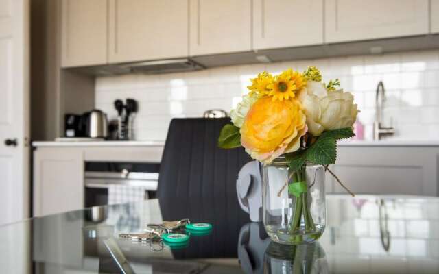 Modern Home 5 Minutes Walk From Princes Street