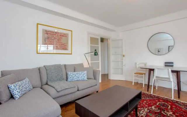 Contemporary 2 Bedroom Flat in Bayswater