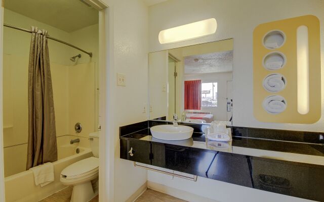 Studio 6 San Antonio, TX - Fort Sam Houston Area