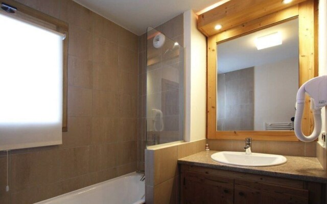Plush Apartment in Les Deux-alpes With Balcony