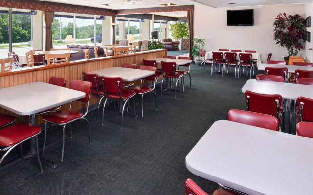 Quality Inn & Suites Vandalia near I-70 and Hwy 51