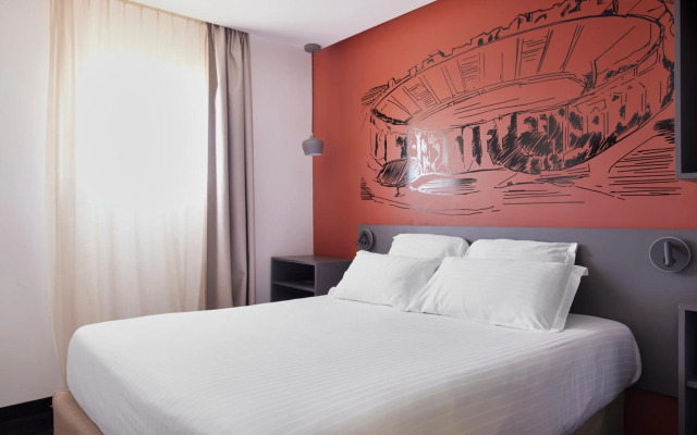 Hôtel, restaurant Kyriad Fréjus