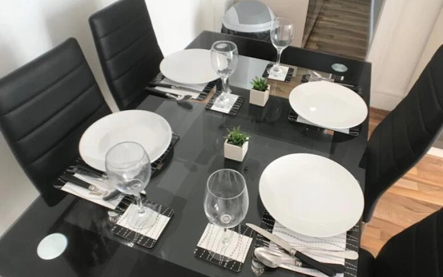 Bermondsey London, 3 People Apartment, Peaceful