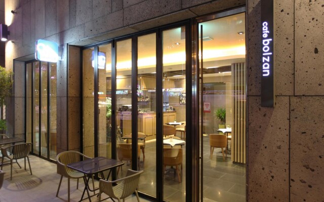 Vine Hotel
