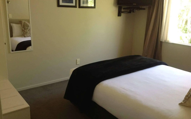 Pacific Coast Motor Lodge