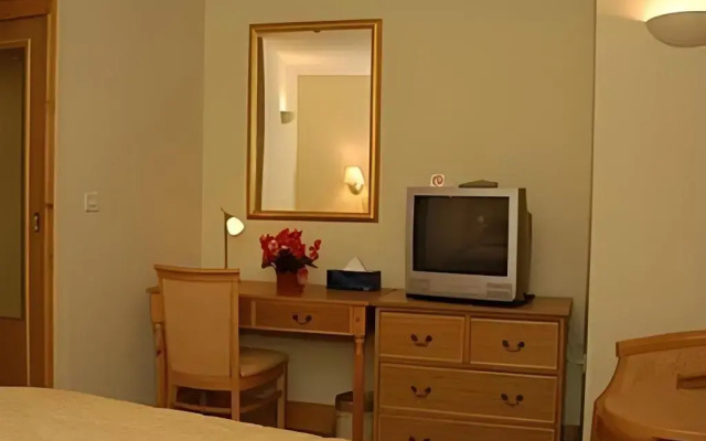 Golden Ball Hotel