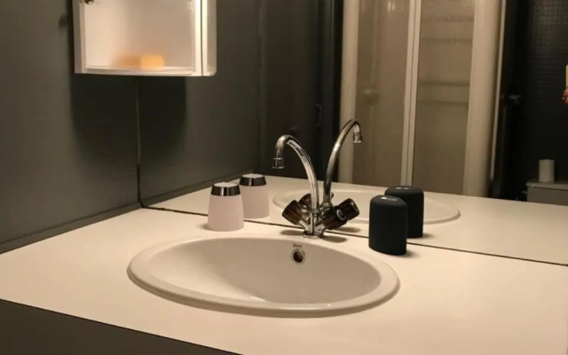 Au pied du telecabine, T2 parking et casier a ski