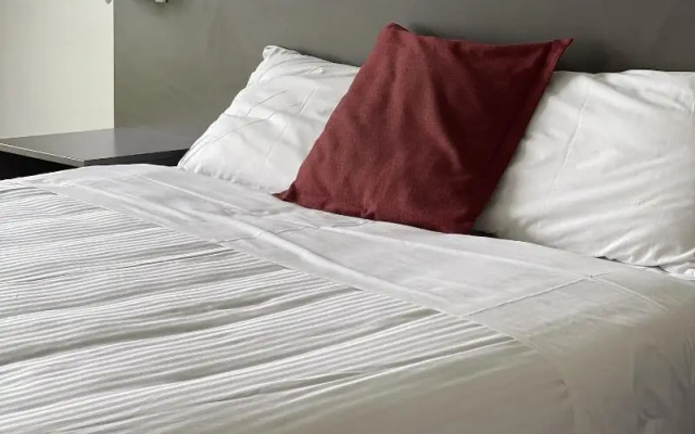 Country Roads Motor Inn