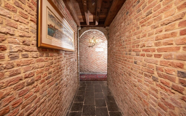Unique Apartment In Historic Mansion