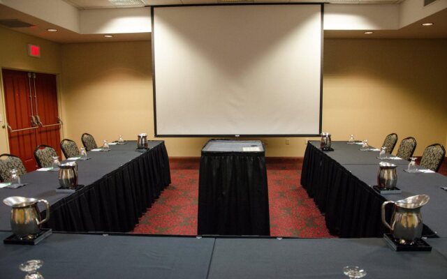 Holiday Inn Pewaukee - Milwaukee West by IHG