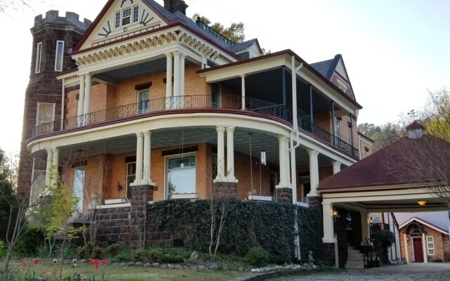 1890 Williams House Inn