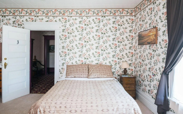 Marmora and Lake Inn