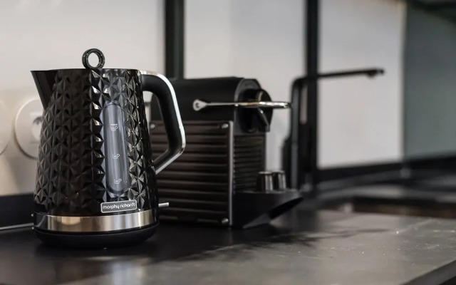 Guestready - Mezuzah Yellow