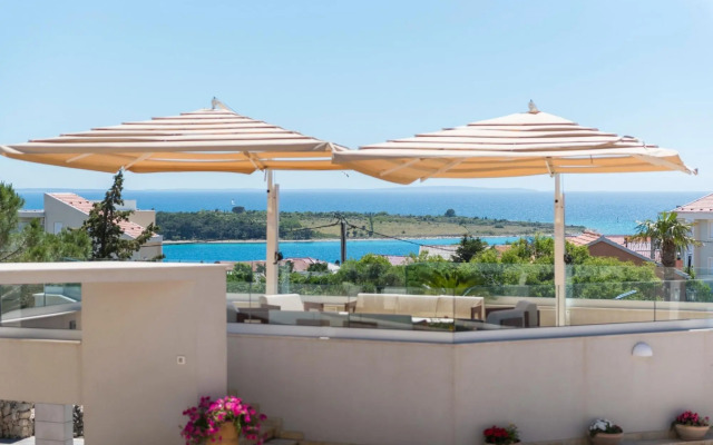 Tomo - with pool - A4(2+2)