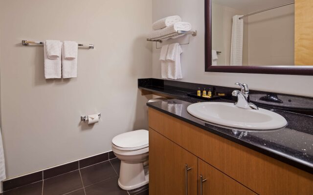 Best Western Plus Airport Inn & Suites