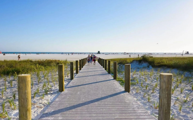 Sun and Sea by Beachside Management