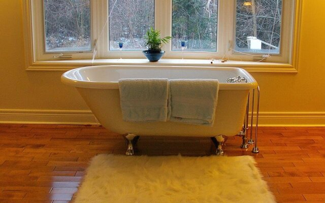 Jabberwock Guesthouse Bed and Breakfast