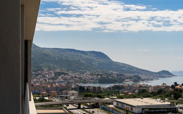 A2 - Modern apt With the Terrace & sea View
