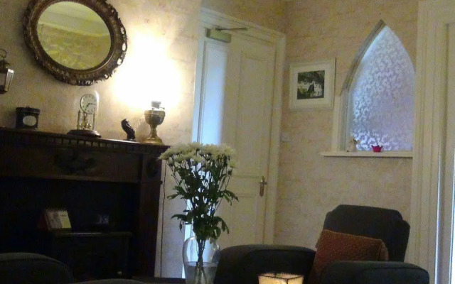 Robin Hill House