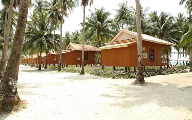 Eden Beach Resort