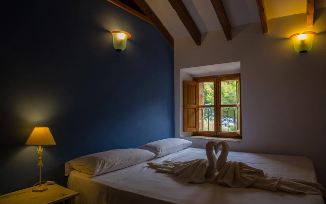 Petit Hotel Hostatgeria La Victoria